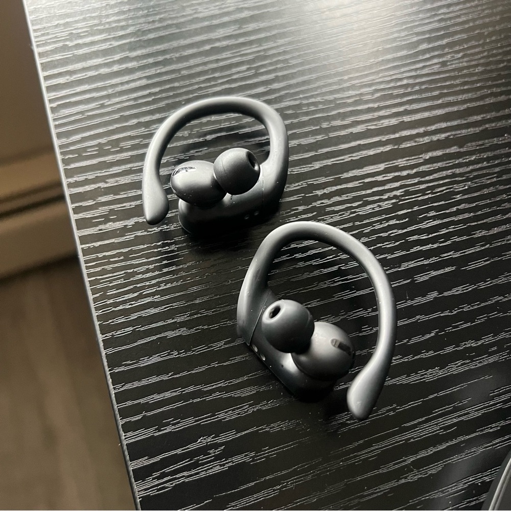 Beats Powerbeats Pro Wireless Earbuds - Apple H1 Headphone Chip - Black - Picture 8 of 10